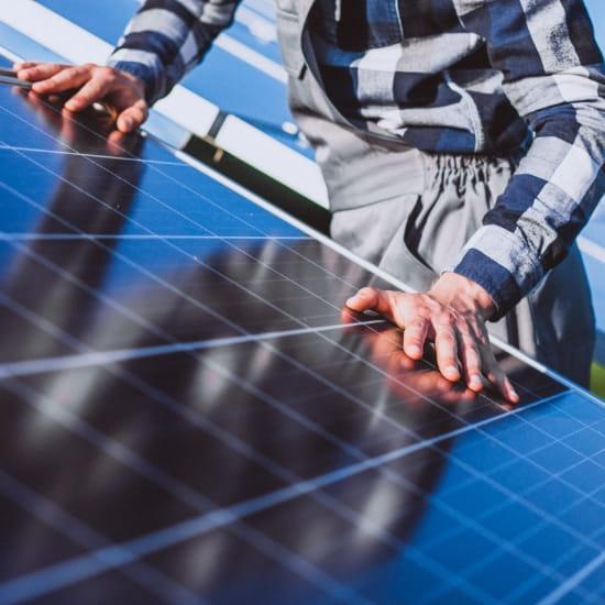 découvrez notre guide complet pour l'installation de panneaux solaires. apprenez étape par étape comment optimiser votre projet d'énergie solaire et profiter des avantages d'une source d'énergie renouvelable tout en réduisant vos factures d'électricité.