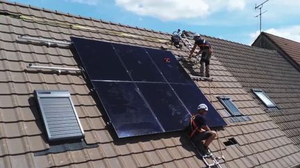 découvrez comment les panneaux solaires peuvent vous aider à réaliser d'importantes économies sur vos factures d'énergie. adoptez une énergie renouvelable et réduisez votre empreinte carbone tout en bénéficiant d'avantages financiers avec les solutions solaires.