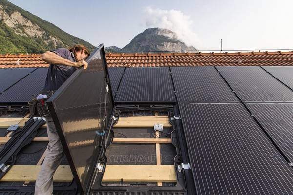 découvrez les avantages de la production solaire : une solution énergétique durable, économique et respectueuse de l'environnement. apprenez comment transformer la lumière du soleil en électricité et réduire vos factures tout en contribuant à la lutte contre le changement climatique.