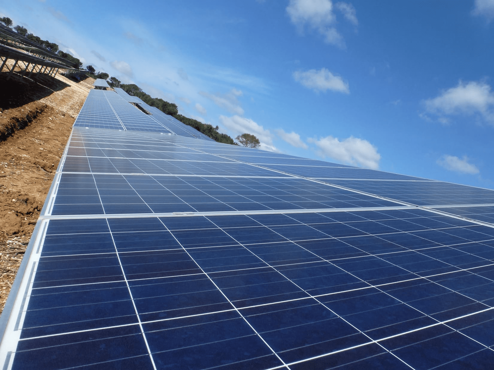 découvrez comment les panneaux solaires contribuent au développement durable en réduisant les émissions de carbone et en offrant une source d'énergie renouvelable. informez-vous sur les avantages écologiques et économiques de l'énergie solaire pour un avenir plus vert.
