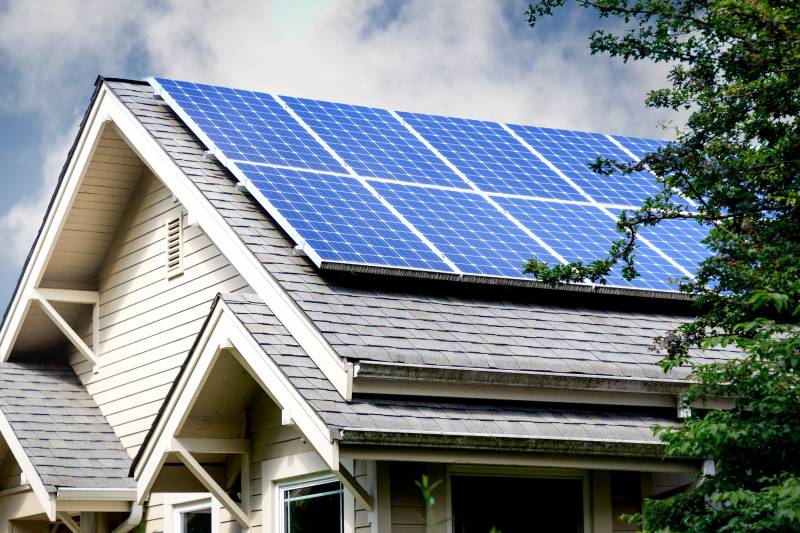 découvrez les nombreux avantages des panneaux solaires en vendée : économies sur vos factures d'électricité, contribution à la protection de l'environnement, et valorisation de votre patrimoine. profitez d'une énergie renouvelable et durable tout en bénéficiant des aides financières disponibles.