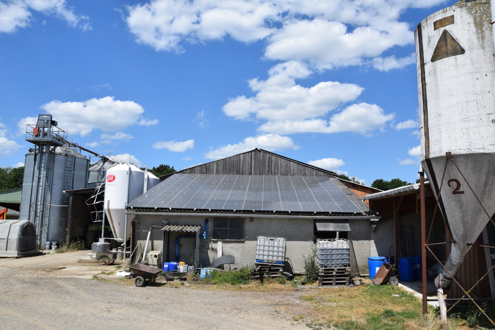 découvrez les avantages des bâtiments solaires agricoles, une solution innovante alliant durabilité et économies d'énergie. optimisez la production agricole tout en préservant l'environnement grâce à des structures spécialement conçues pour l'exploitation photovoltaïque.
