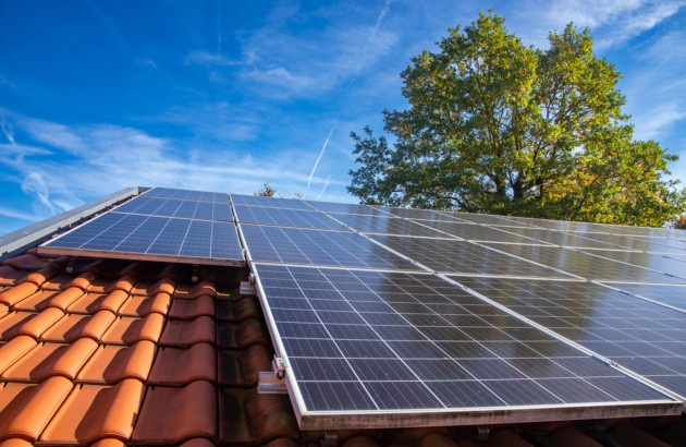découvrez les compétences essentielles pour exceller dans l'installation et la maintenance de panneaux solaires. apprenez les meilleures pratiques, les certifications requises et les dernières technologies pour optimiser la performance de vos systèmes solaires.