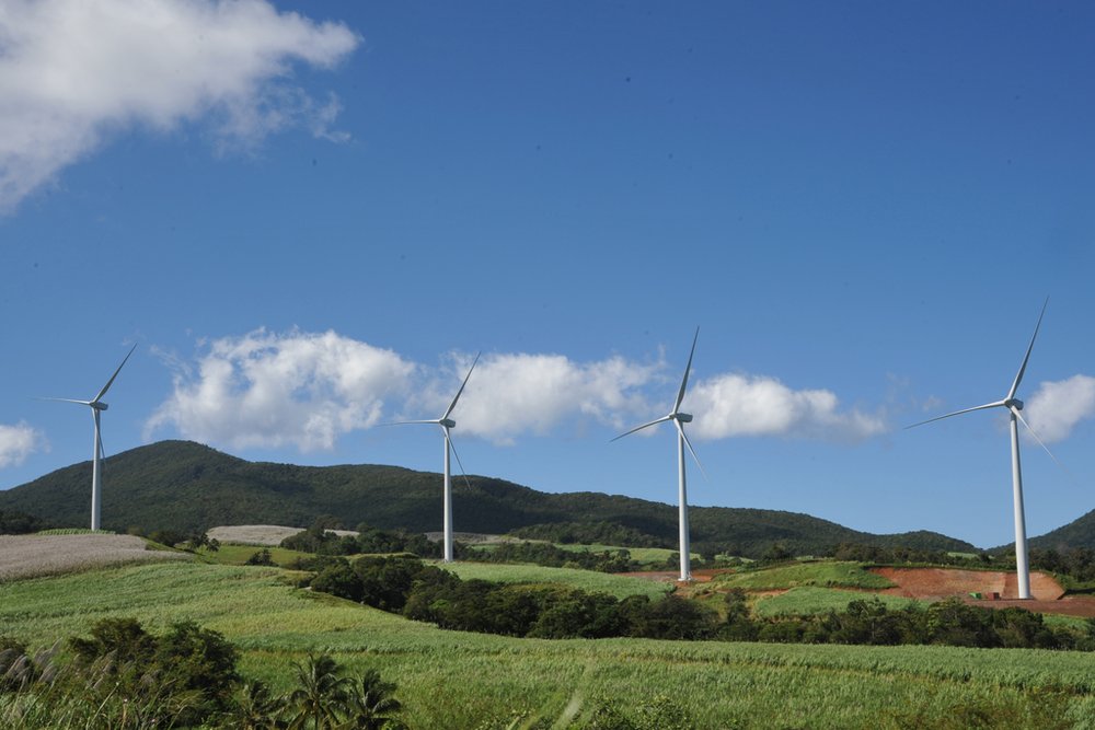 découvrez comment atteindre l'autonomie énergétique grâce à des solutions durables et innovantes. apprenez les différentes méthodes pour produire et consommer votre propre énergie, réduisant ainsi votre impact environnemental et vos factures. faites le premier pas vers une vie plus verte et indépendante !