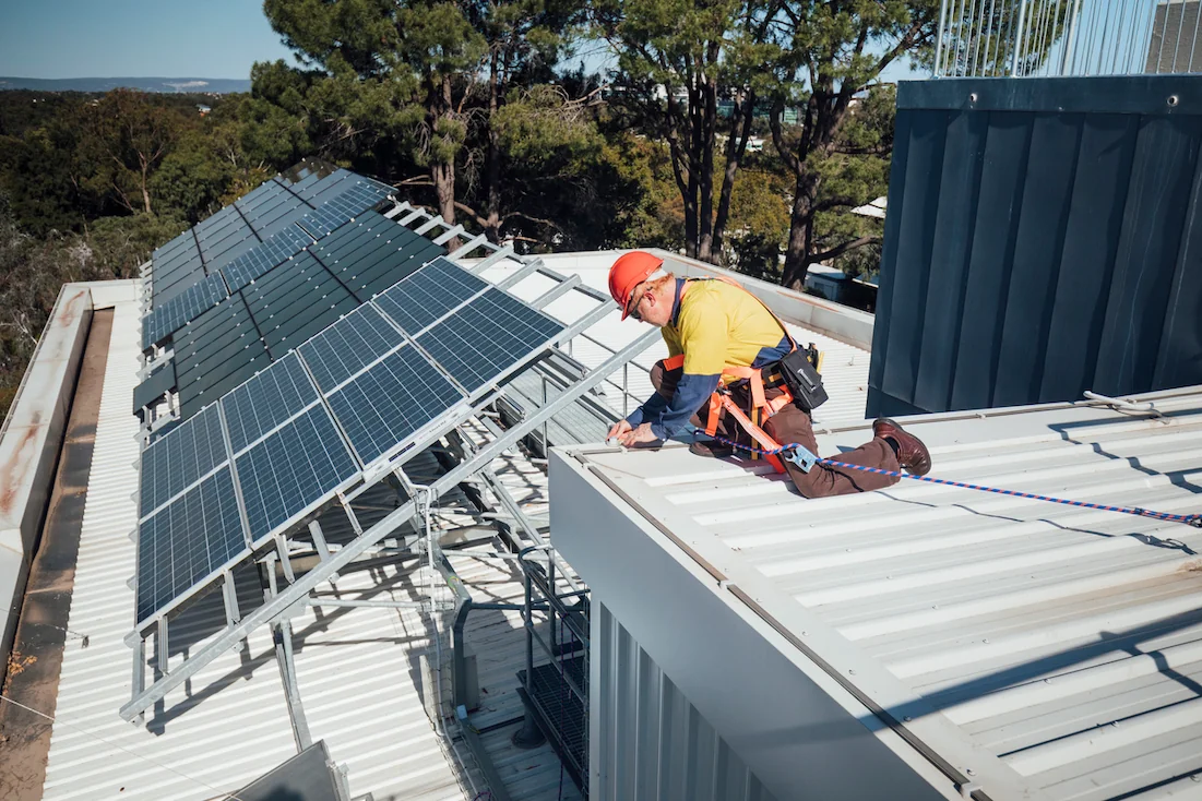 découvrez comment installer vos panneaux solaires vous-même grâce à notre guide complet. économisez sur vos factures d'énergie tout en contribuant à la protection de l'environnement. suivez nos conseils pratiques et devenez autonome en énergie renouvelable !