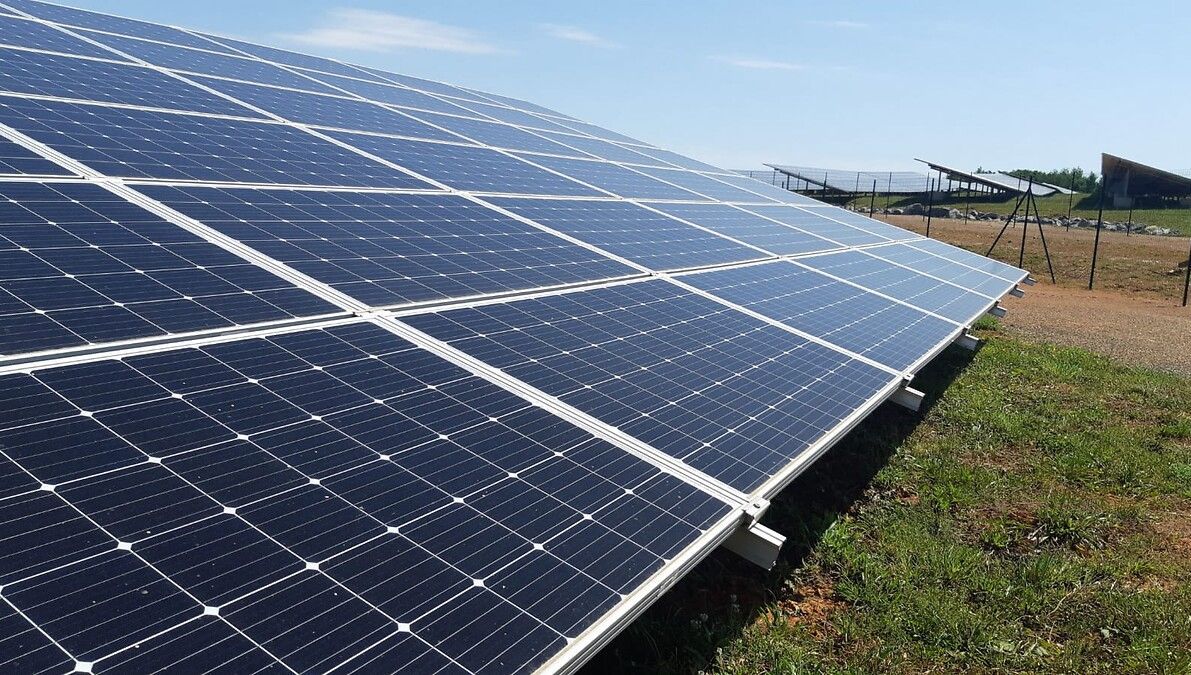 découvrez les meilleures entreprises photovoltaïques en france, spécialisées dans l'installation de panneaux solaires. comparez les offres, obtenez des conseils d'experts et contribuez à la transition énergétique tout en réduisant vos factures d'électricité.
