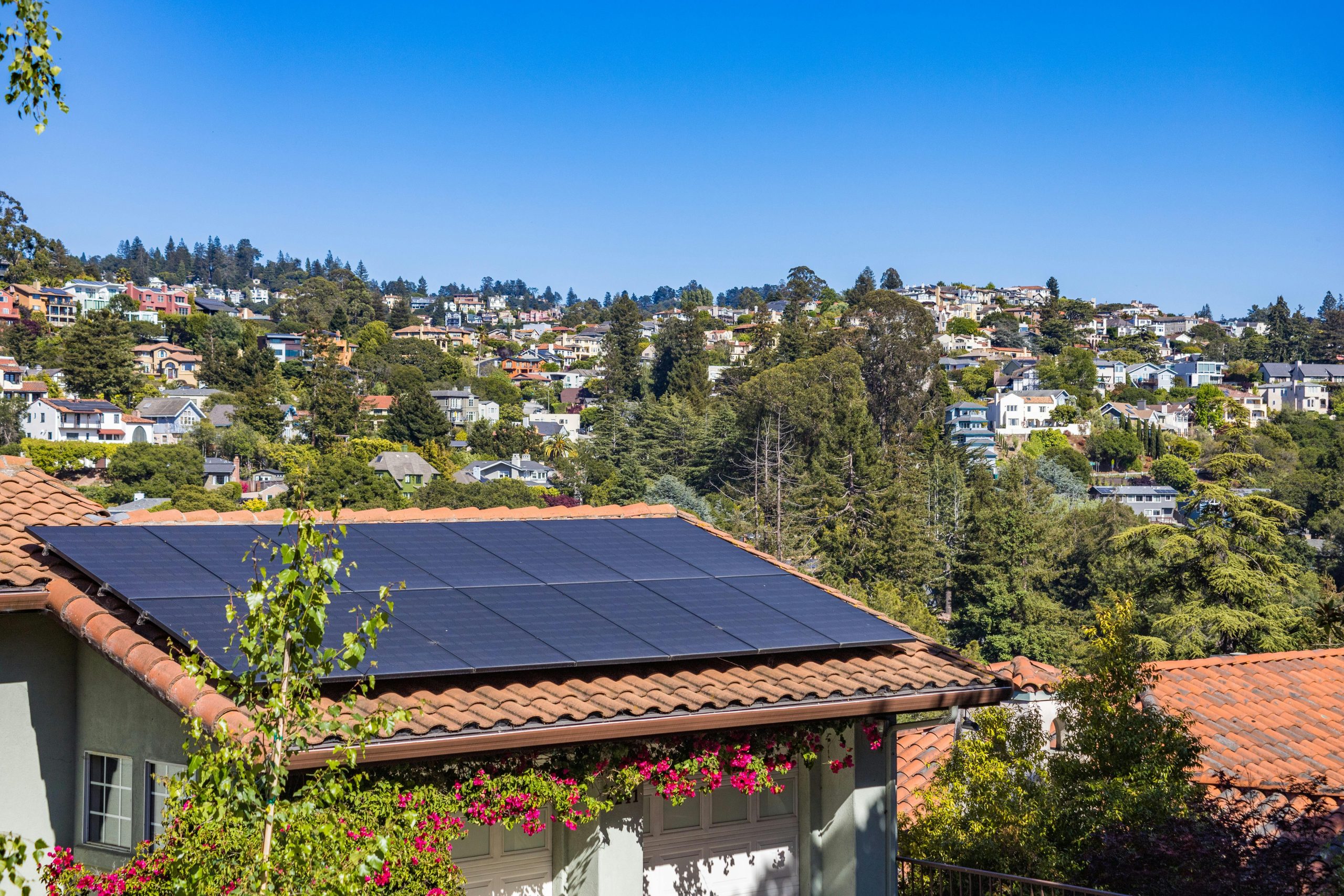 découvrez l'arbre solaire, une innovation fascinante qui combine beauté et durabilité en utilisant l'énergie solaire pour alimenter vos besoins énergétiques. adoptez une approche écologique et esthétique pour un avenir durable avec l'arbre solaire.