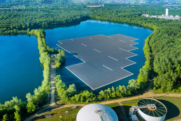 découvrez les avantages des panneaux solaires flottants : une solution innovante et durable pour produire de l'énergie renouvelable tout en préservant l'espace terrestre. apprenez-en plus sur leur efficacité, leur impact environnemental positif et leur potentiel dans la lutte contre le changement climatique.