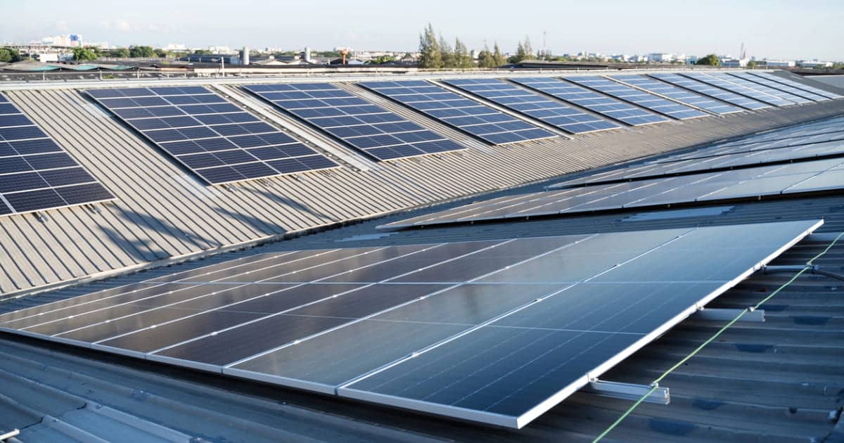 découvrez comment les panneaux solaires peuvent transformer votre entreprise en source d'énergie durable et économique. optimisez vos coûts énergétiques tout en contribuant à la protection de l'environnement avec nos solutions adaptées aux besoins des entreprises.
