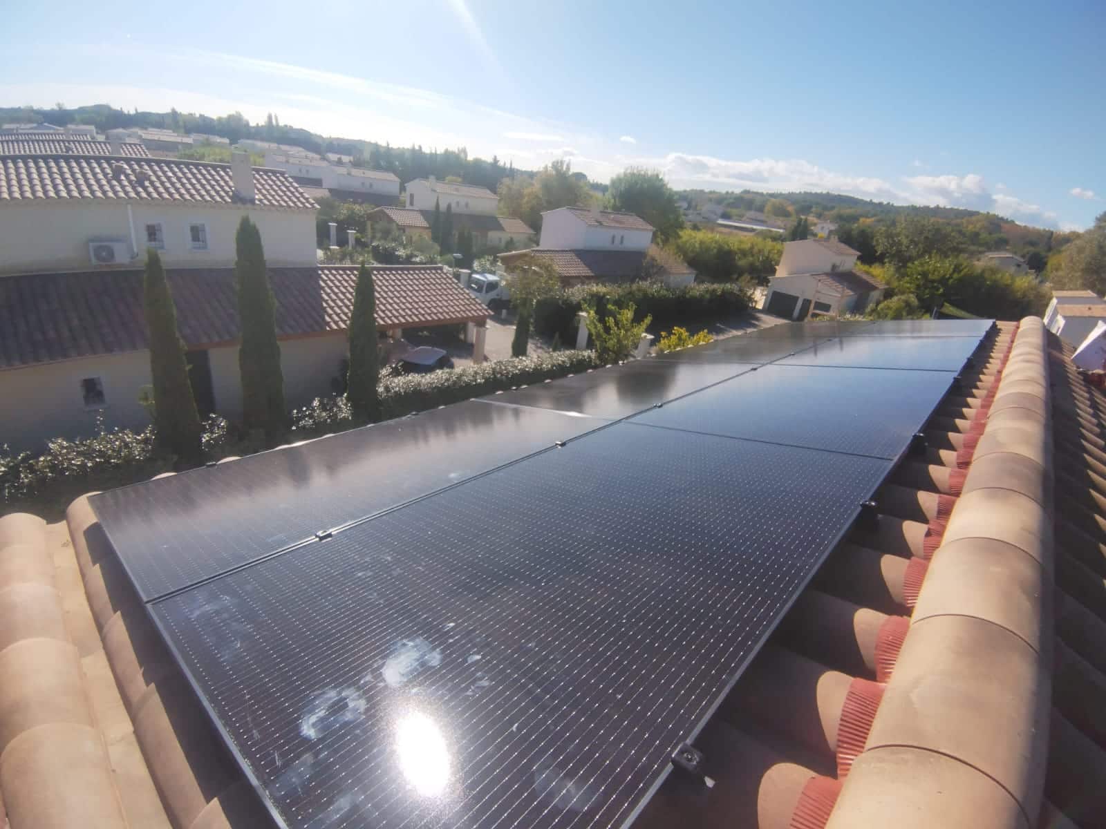 découvrez les avantages économiques des panneaux photovoltaïques : réduction des factures d'électricité, économies à long terme, aides financières et valorisation de votre patrimoine. investissez dans une énergie renouvelable et durable pour un futur plus vert.