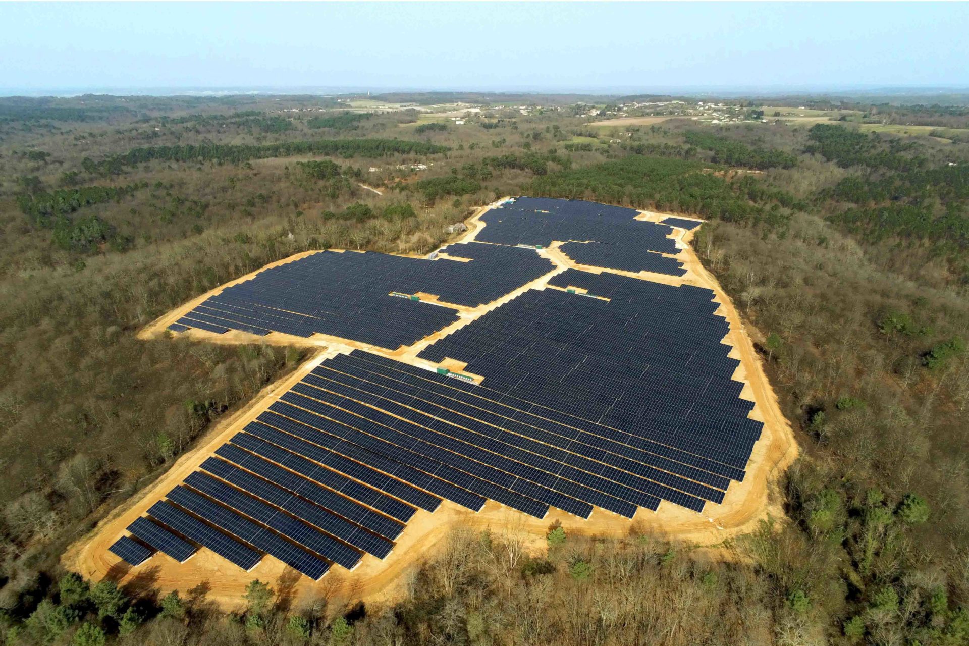 découvrez comment les panneaux solaires pour collectivités peuvent transformer votre participation à la transition énergétique. offrant durabilité et efficacité, ces solutions énergétiques permettent aux collectivités de réduire leurs coûts et de promouvoir une énergie renouvelable pour un avenir plus vert.