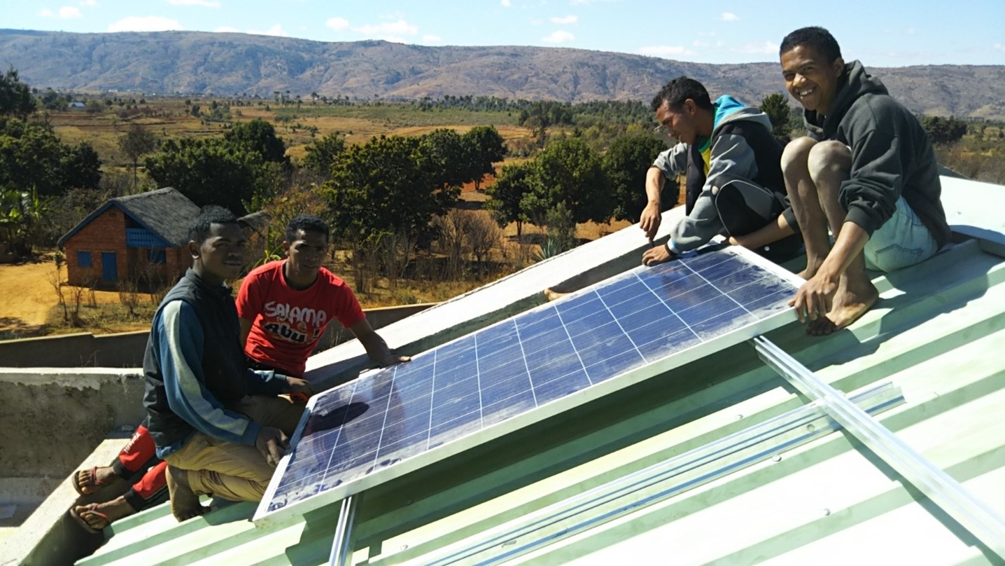 découvrez comment les panneaux solaires transforment l'afrique en offrant une énergie renouvelable et durable. informez-vous sur les avantages, les projets innovants et l'impact positif sur les communautés locales.