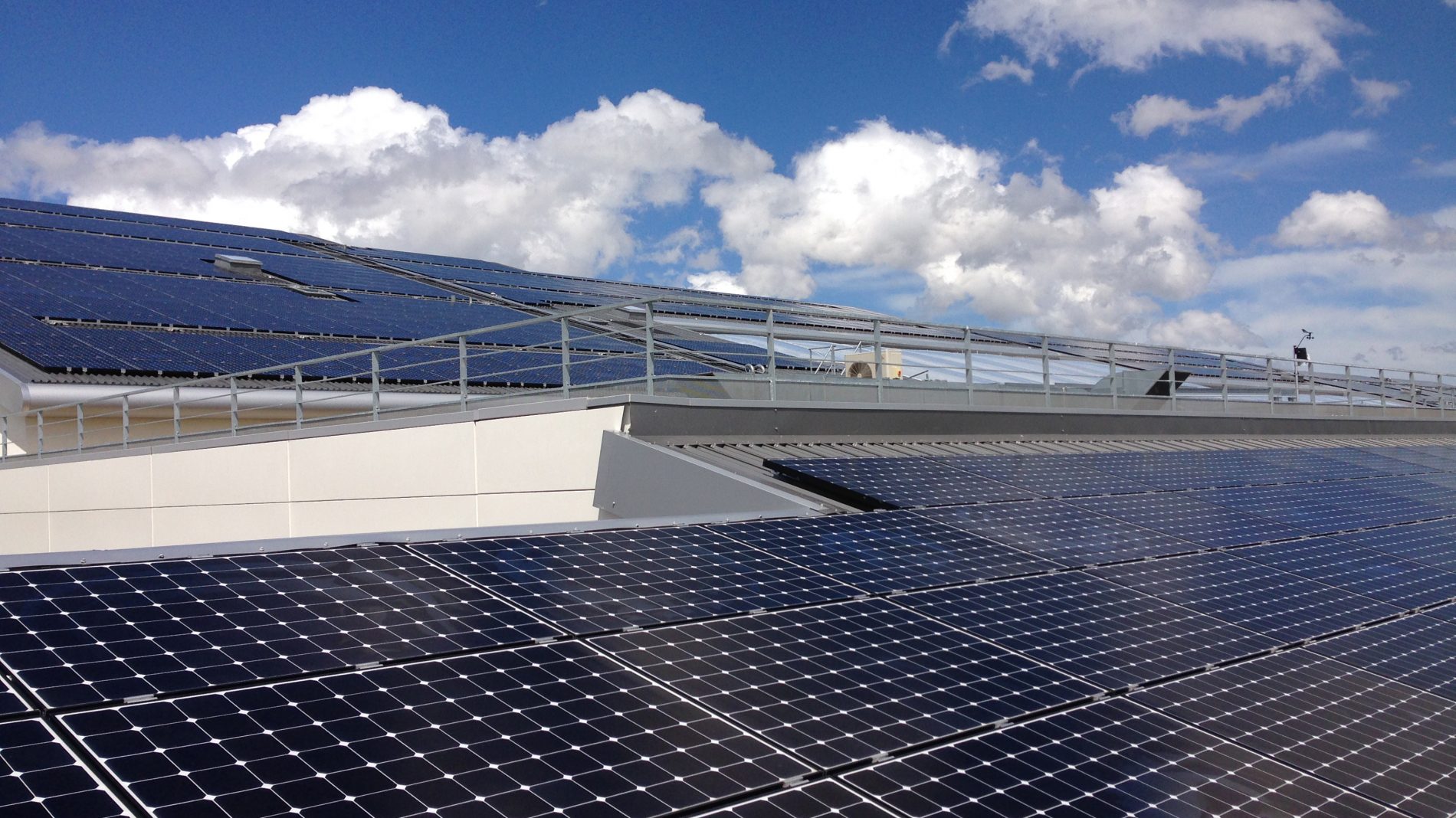 découvrez comment l'infrastructure solaire transforme l'éducation en fournissant une énergie durable pour les établissements scolaires. explorez les avantages de l'intégration des technologies solaires dans les écoles pour un avenir éclairé et respectueux de l'environnement.