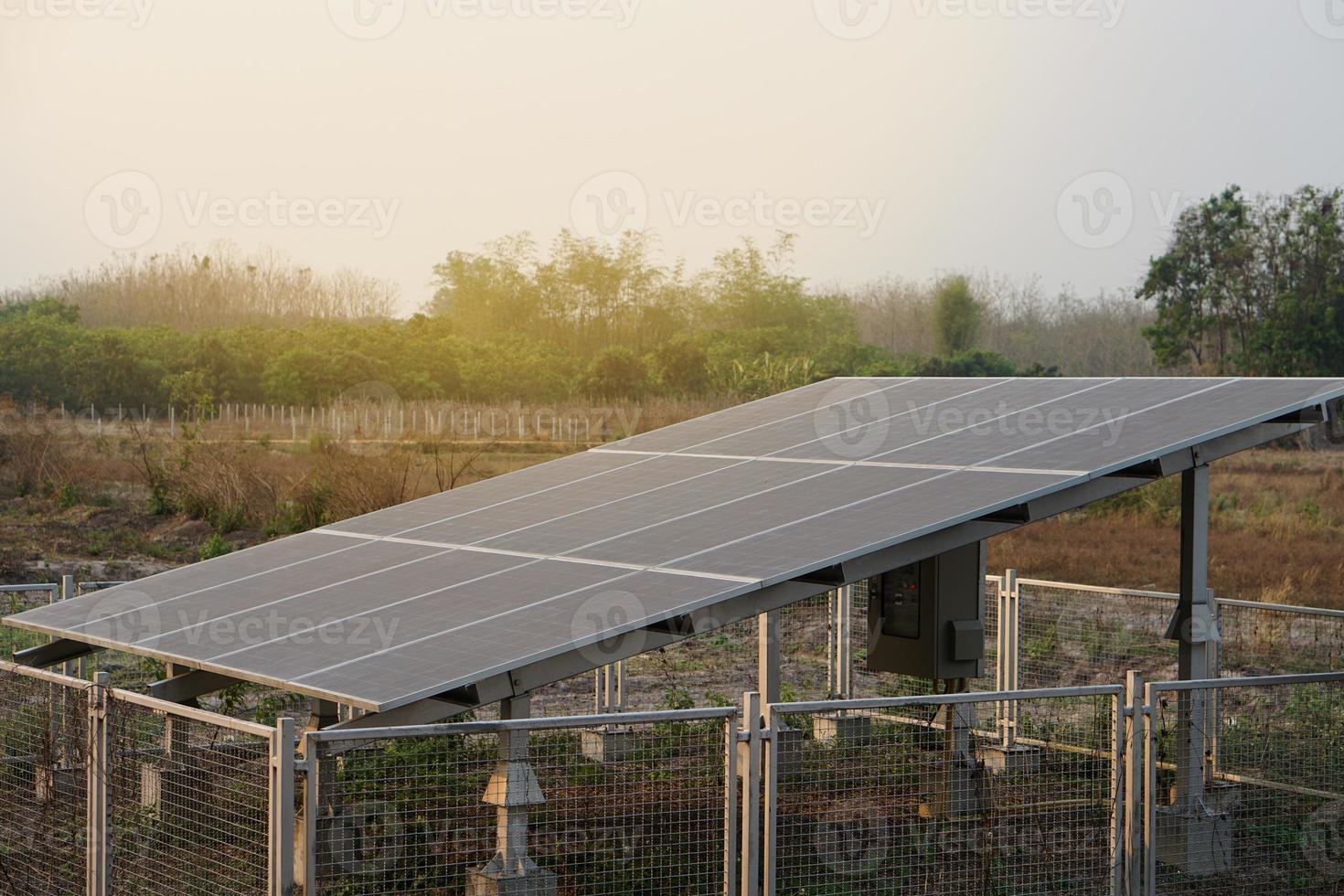 découvrez comment les panneaux solaires peuvent transformer le paysage rural en offrant une énergie propre et durable. optimisez votre consommation énergétique tout en préservant l'environnement grâce à des solutions solaires adaptées aux besoins des zones rurales.