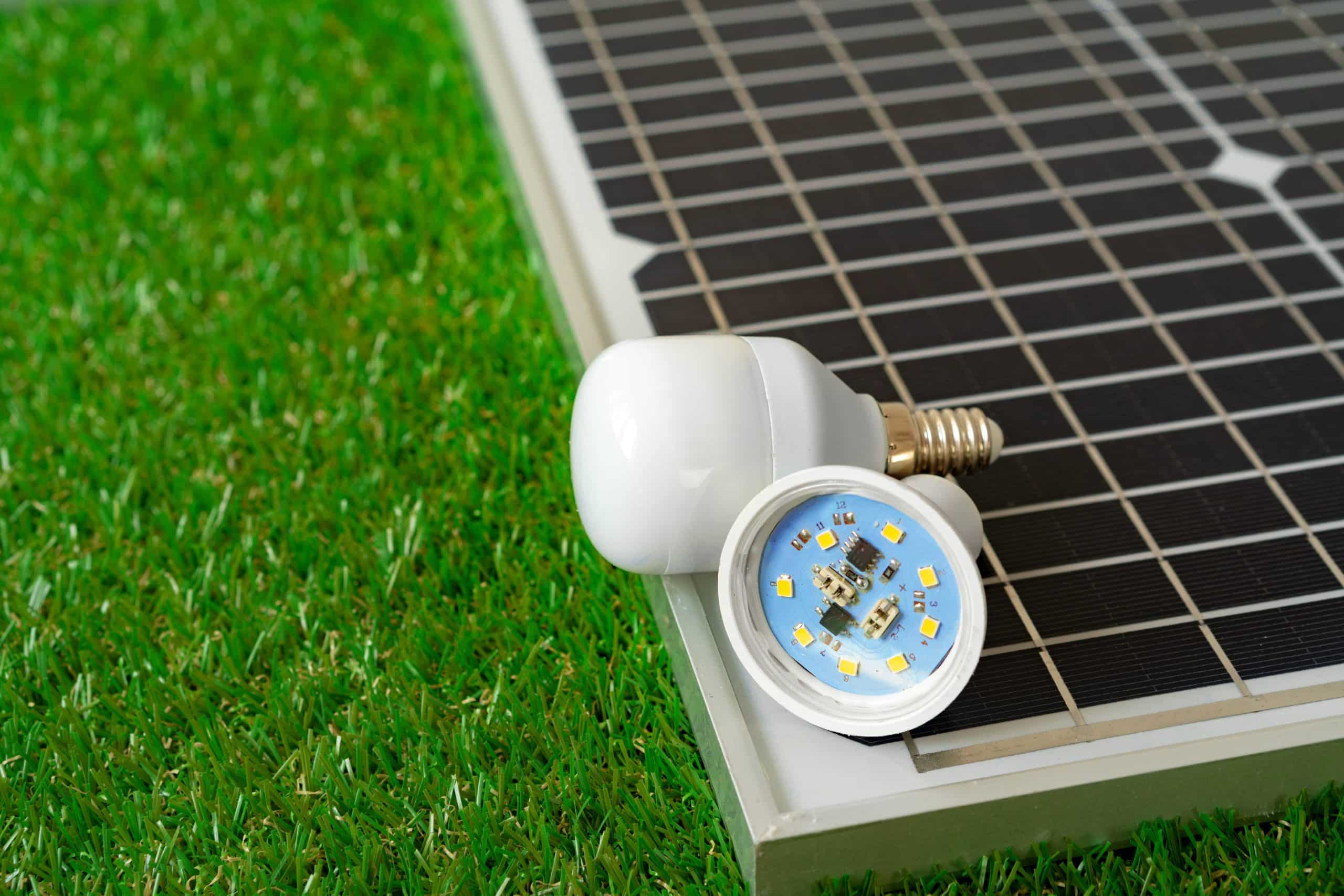 découvrez l'impact des panneaux solaires sur l'environnement et l'économie. apprenez comment cette technologie durable réduit les émissions de carbone, optimise les coûts énergétiques et contribue à un avenir plus vert.