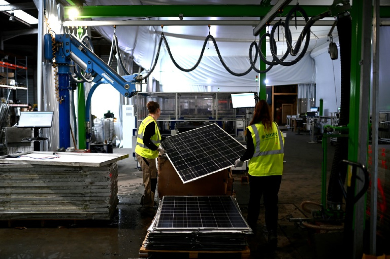 découvrez comment les panneaux solaires peuvent transformer votre entreprise en une solution énergétique durable et économique. profitez des avantages financiers et environnementaux en installant des systèmes photovoltaïques adaptés à vos besoins.