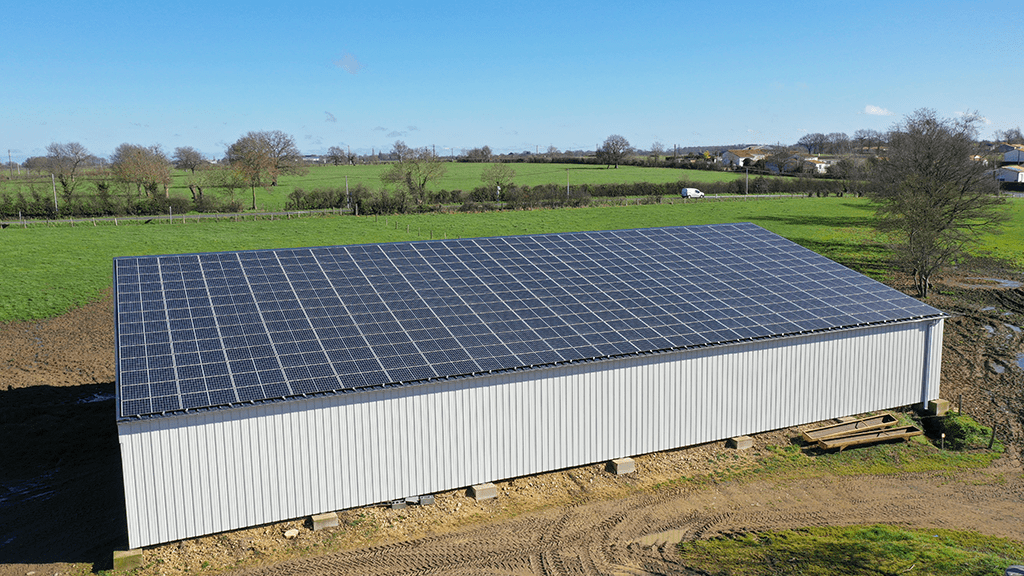 découvrez notre hangar monopente solaire, une solution innovante et écologique pour optimiser l'espace de stockage tout en bénéficiant d'une production d'énergie solaire. idéal pour les entreprises soucieuses de l'environnement, ce hangar combine efficacité, durabilité et design moderne.