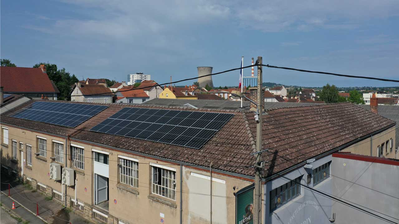 découvrez comment les panneaux solaires contribuent à la durabilité environnementale. explorez les avantages écologiques, économiques et énergétiques de l'énergie solaire pour un avenir plus vert et responsable.
