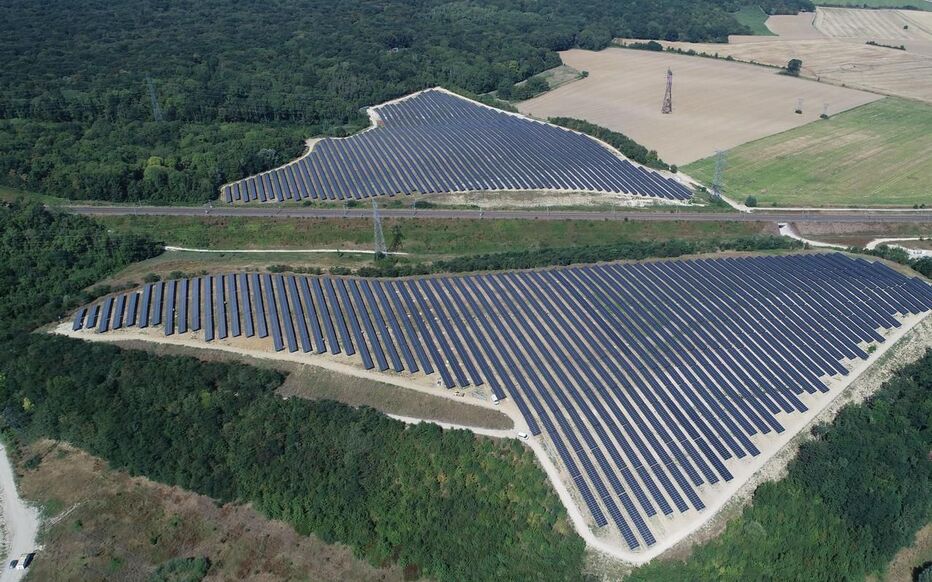 découvrez les enjeux et solutions liés aux déchets solaires, un problème croissant dans le secteur des énergies renouvelables. informez-vous sur le recyclage des panneaux solaires et les innovations pour réduire leur impact environnemental.