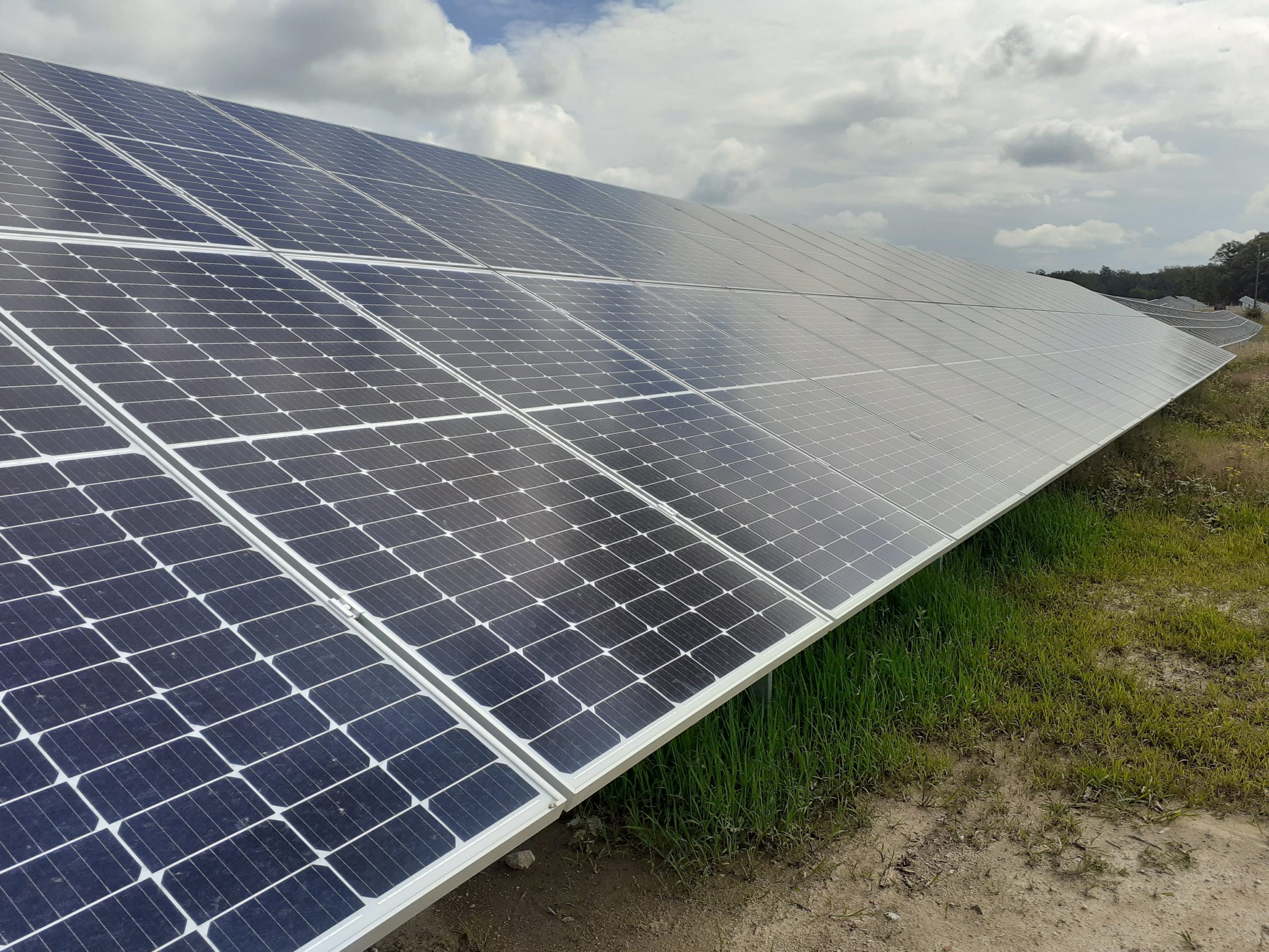 découvrez les nombreux avantages des panneaux solaires proposés par total direct energie. économisez sur vos factures d'électricité, contribuez à la transition énergétique et profitez d'une source d'énergie renouvelable et durable. informez-vous sur les solutions adaptées à votre foyer et rejoignez le mouvement vers une consommation énergétique plus responsable.