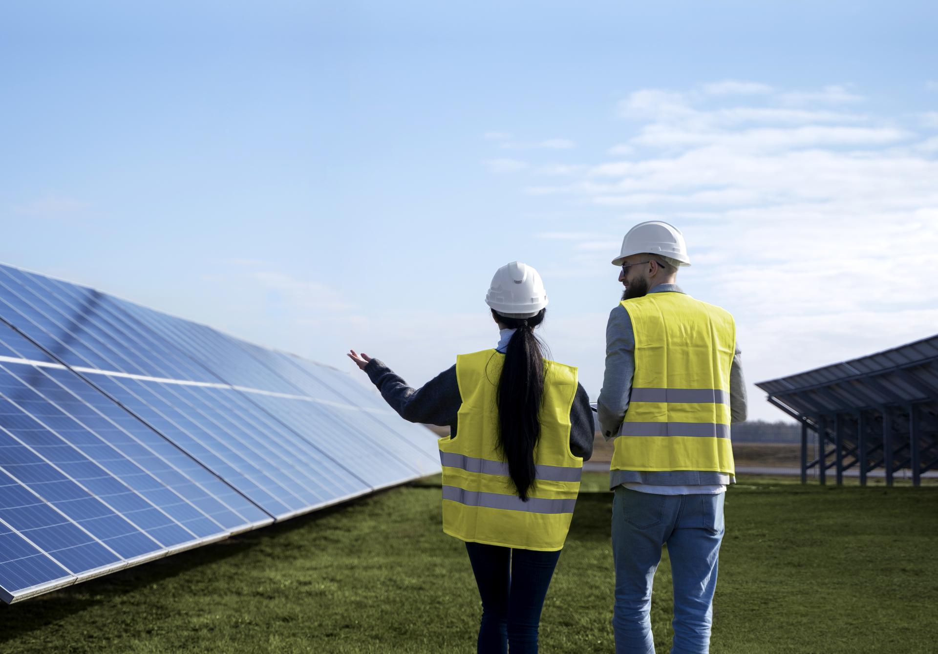 découvrez les solutions d'énergies renouvelables adaptées aux professionnels : optimisez vos coûts énergétiques, améliorez votre empreinte écologique et restez à la pointe de l'innovation durable.