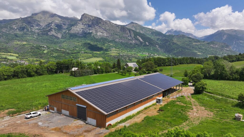 découvrez comment bénéficier d'un hangar photovoltaïque gratuit pour optimiser votre production d'énergie renouvelable. maximisez vos économies tout en contribuant à la transition écologique grâce à nos solutions innovantes. ne manquez pas cette opportunité unique !