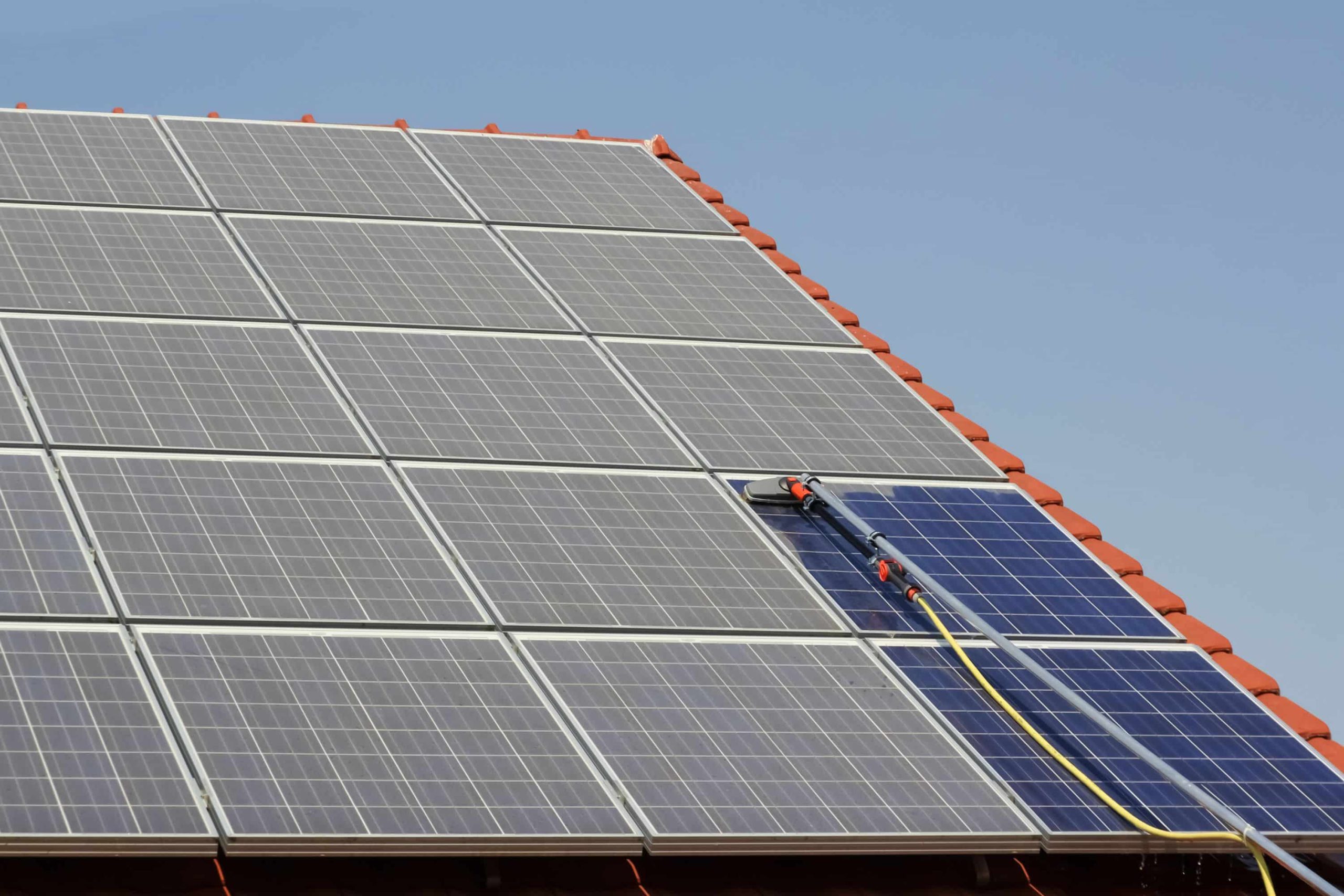 découvrez l'importance de l'entretien des panneaux photovoltaïques pour maximiser leur performance et prolonger leur durée de vie. apprenez les meilleures pratiques et astuces pour assurer un fonctionnement optimal de votre installation solaire.