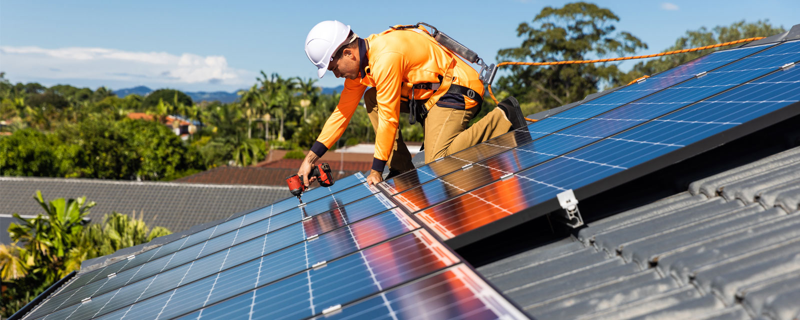 découvrez notre sélection d'artisans spécialisés dans l'installation et la maintenance de systèmes photovoltaïques. profitez d'une énergie renouvelable et d'une expertise de qualité pour vos projets solaires.