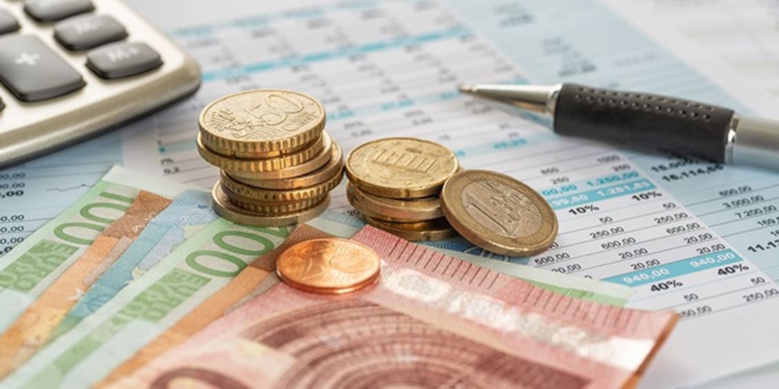 découvrez le concept d'abattement, un terme juridique et fiscal essentiel qui désigne la réduction d'un montant imposable. apprenez comment il s'applique à vos impôts et vos finances personnelles pour optimiser votre déclaration et réduire votre charge fiscale.