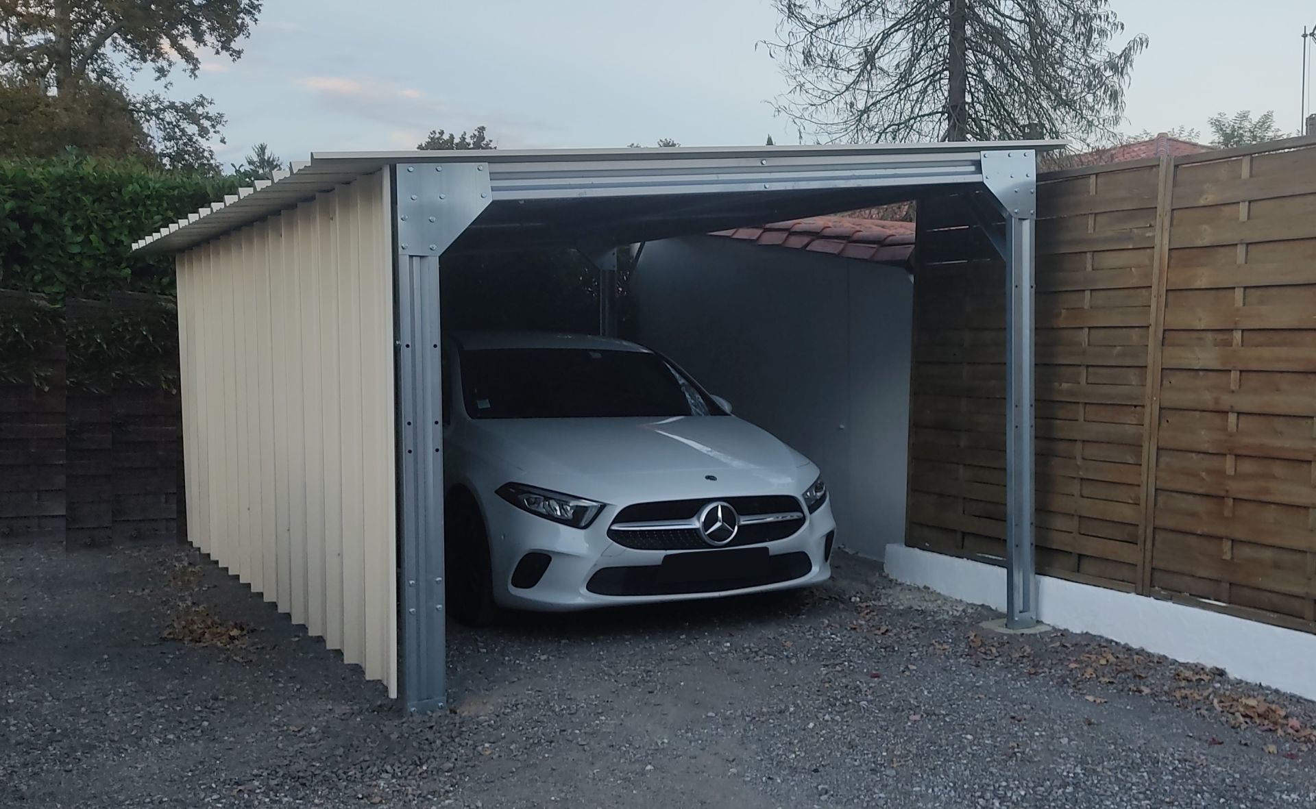 découvrez notre sélection d'abris auto de qualité, conçus pour protéger votre véhicule des intempéries et du soleil. offrant durabilité et style, nos abris s'adaptent à tous les besoins et tous les budgets. protégez votre investissement dès aujourd'hui !