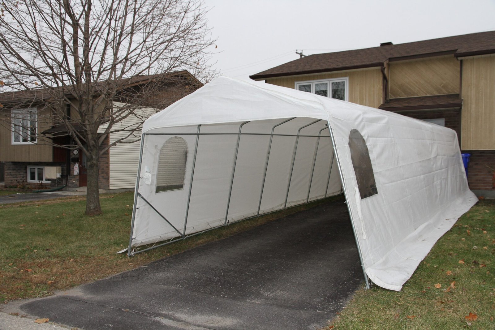 découvrez nos abris auto doubles, la solution idéale pour protéger vos véhicules des intempéries et du soleil. faciles à installer et robustes, nos modèles garantissent la sécurité de vos voitures tout en s'intégrant harmonieusement à votre jardin. optez pour un abri élégant et fonctionnel dès aujourd'hui!