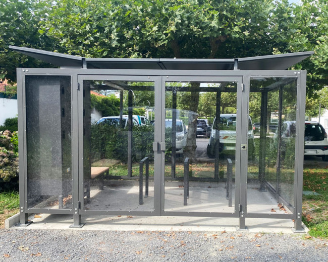 découvrez notre abri solaire innovant, une solution pratique et écologique pour profiter du plein air tout en vous protégeant des rayons du soleil. idéal pour les jardins, terrasses ou piscines, cet abri offre à la fois confort et design, tout en réduisant votre empreinte carbone.