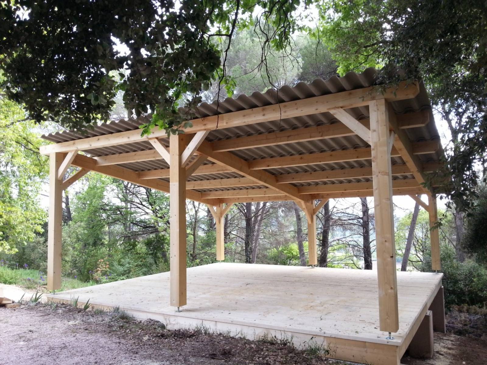 découvrez notre sélection d'abris monopente, parfaits pour optimiser votre espace extérieur. idéals pour le rangement ou la protection des véhicules, ces structures élégantes et fonctionnelles s'adaptent à tous vos besoins. faciles à installer et disponibles en diverses configurations, laissez-vous séduire par nos abris monopente!