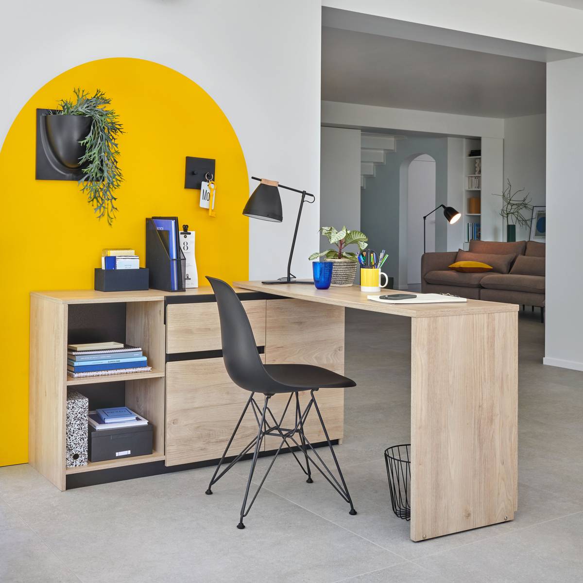 découvrez notre abri pivotant, une solution innovante et pratique pour protéger vos espaces extérieurs. idéal pour le jardin, il offre à la fois confort et esthétisme tout en s'adaptant facilement à vos besoins. parfait pour profiter de votre espace en toute saison.