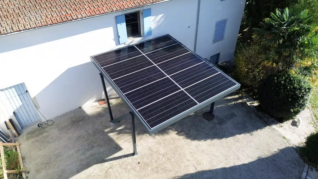 découvrez nos abris solaires innovants, conçus pour protéger vos équipements tout en maximisant l'énergie solaire. idéaux pour le stockage et l'optimisation de l'espace extérieur, nos abris allient design moderne et performance écologique.