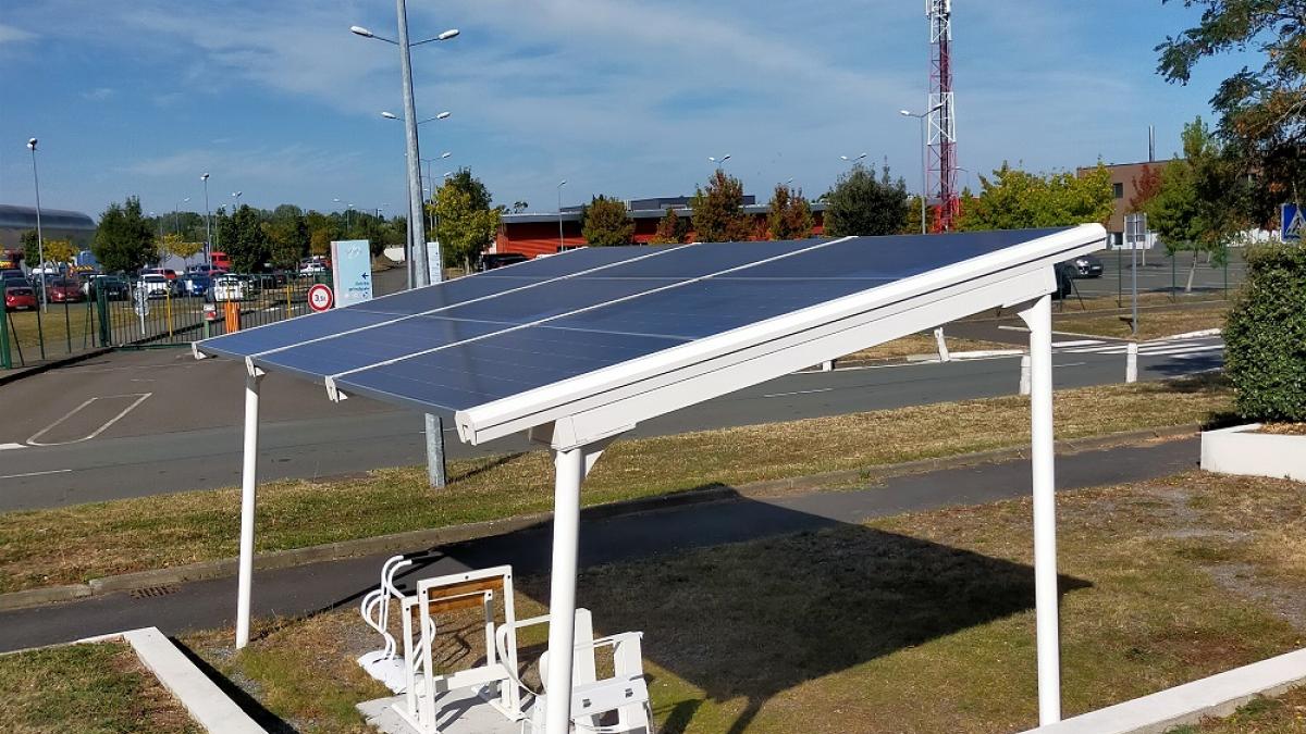 découvrez notre abri vélo solaire, une solution innovante pour protéger vos bicyclettes tout en utilisant une énergie renouvelable. confortable, durable et eco-responsable, cet abri est idéal pour les cyclistes soucieux de l'environnement.