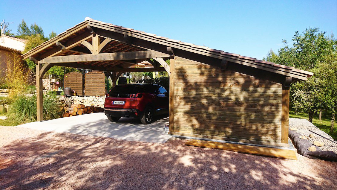 découvrez notre abri voiture en bois avec atelier intégré, idéal pour protéger votre véhicule tout en disposant d'un espace de travail pratique. alliant esthétisme et fonctionnalité, cet abri en bois s'intègre parfaitement à votre jardin et offre une solution polyvalente pour bricoleurs et amateurs de jardinage.
