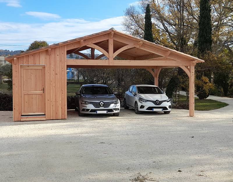 découvrez notre abri voiture en bois, alliant fonctionnalité et esthétisme, avec un espace atelier intégré. protégez votre véhicule tout en ayant un coin de bricolage à portée de main.