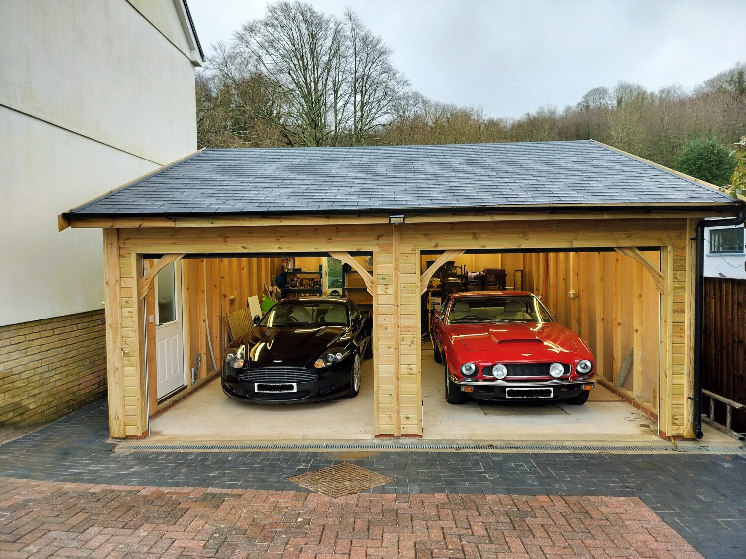 découvrez notre garage, un espace dédié à l'entretien et à la réparation de votre véhicule. profitez de services de qualité, d'une équipe de professionnels expérimentés et d'un accueil chaleureux pour assurer la performance et la sécurité de votre automobile.