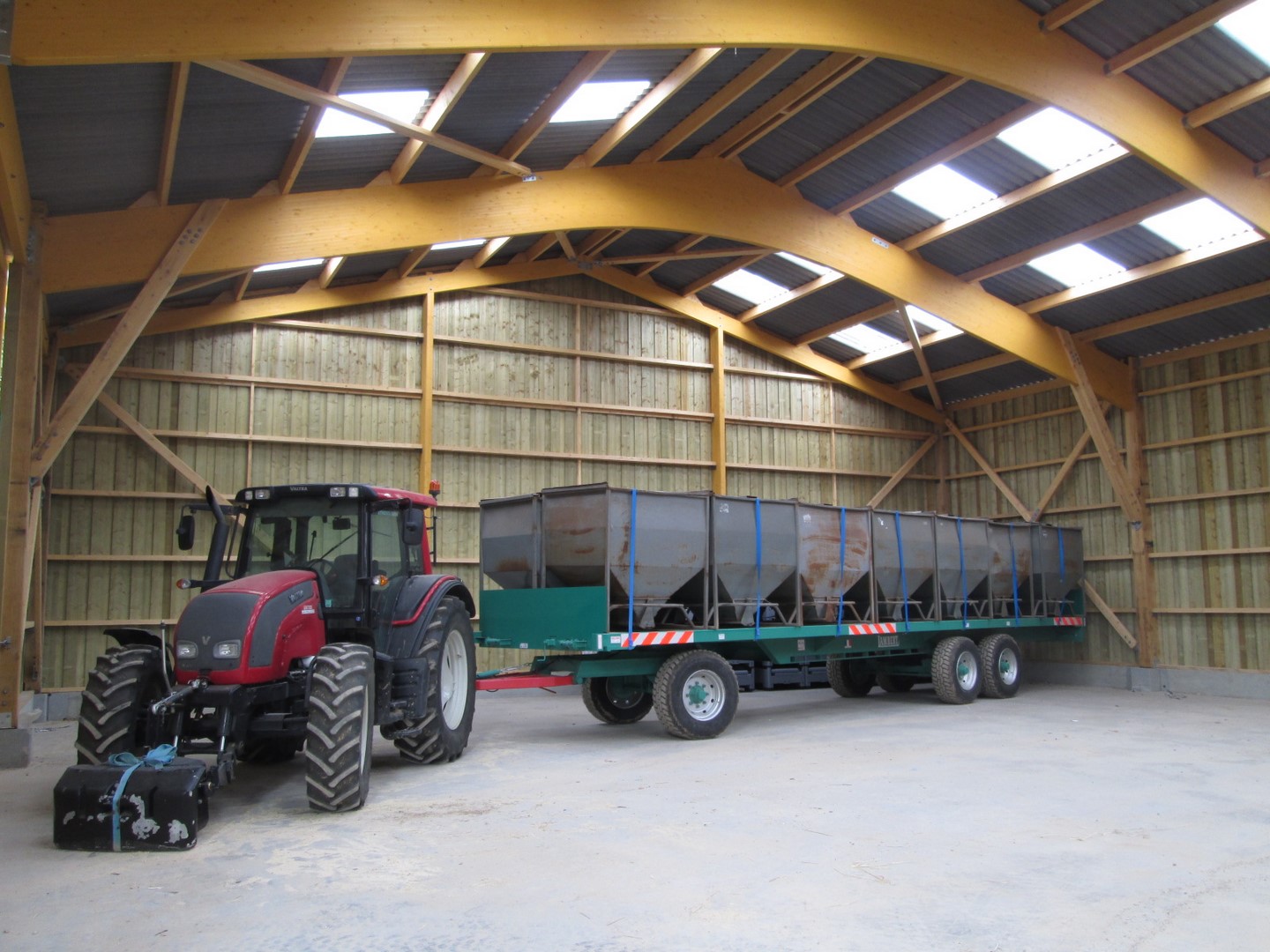 découvrez notre gamme d'abris agricoles de haute qualité, conçus pour protéger vos équipements et vos cultures des intempéries. solutions durables et personnalisables pour tous vos besoins agricoles.