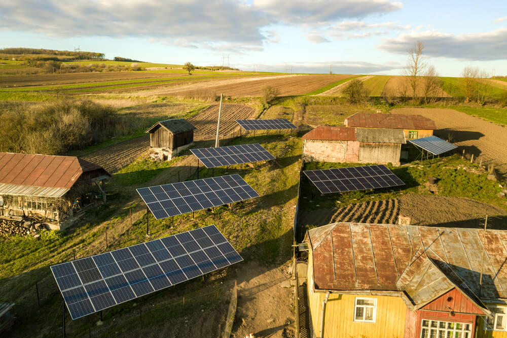 découvrez l'agrophotovoltaïque, une innovation qui combine agriculture et production d'énergie solaire. cette méthode durable permet d'optimiser l'utilisation des terres tout en contribuant à la transition énergétique. explorez ses avantages pour l'environnement et la rentabilité des exploitations agricoles.