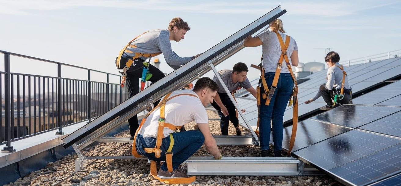 découvrez notre service d'aide dédié aux panneaux solaires : conseils d'experts, installation optimale et solutions écologiques pour maximiser votre énergie renouvelable et réduire vos factures d'électricité.