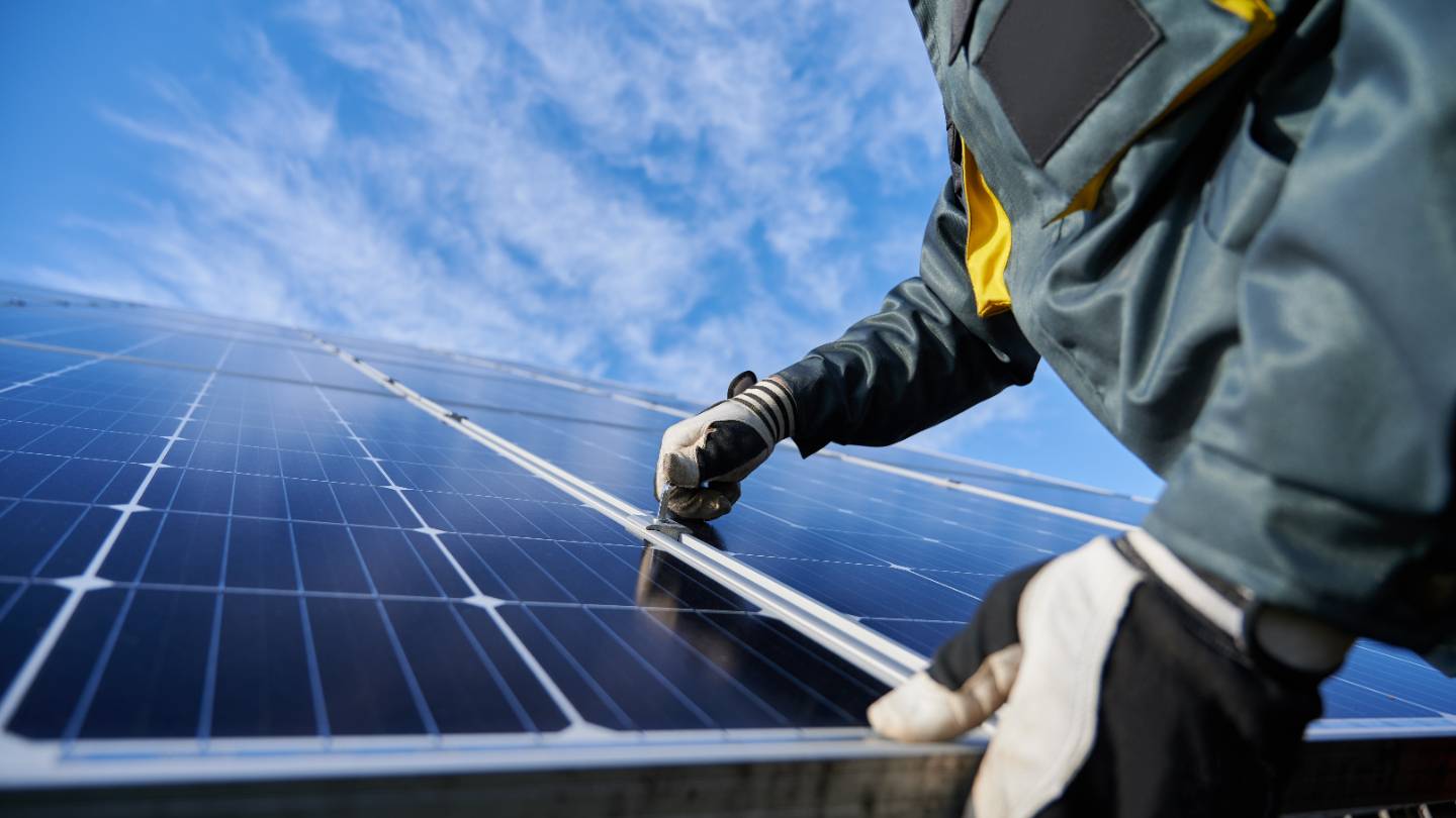 découvrez comment bénéficier d'une aide pour l'installation de panneaux solaires et faites un pas vers une énergie plus verte. informez-vous sur les subventions disponibles et les démarches à suivre pour réduire vos coûts d'énergie.