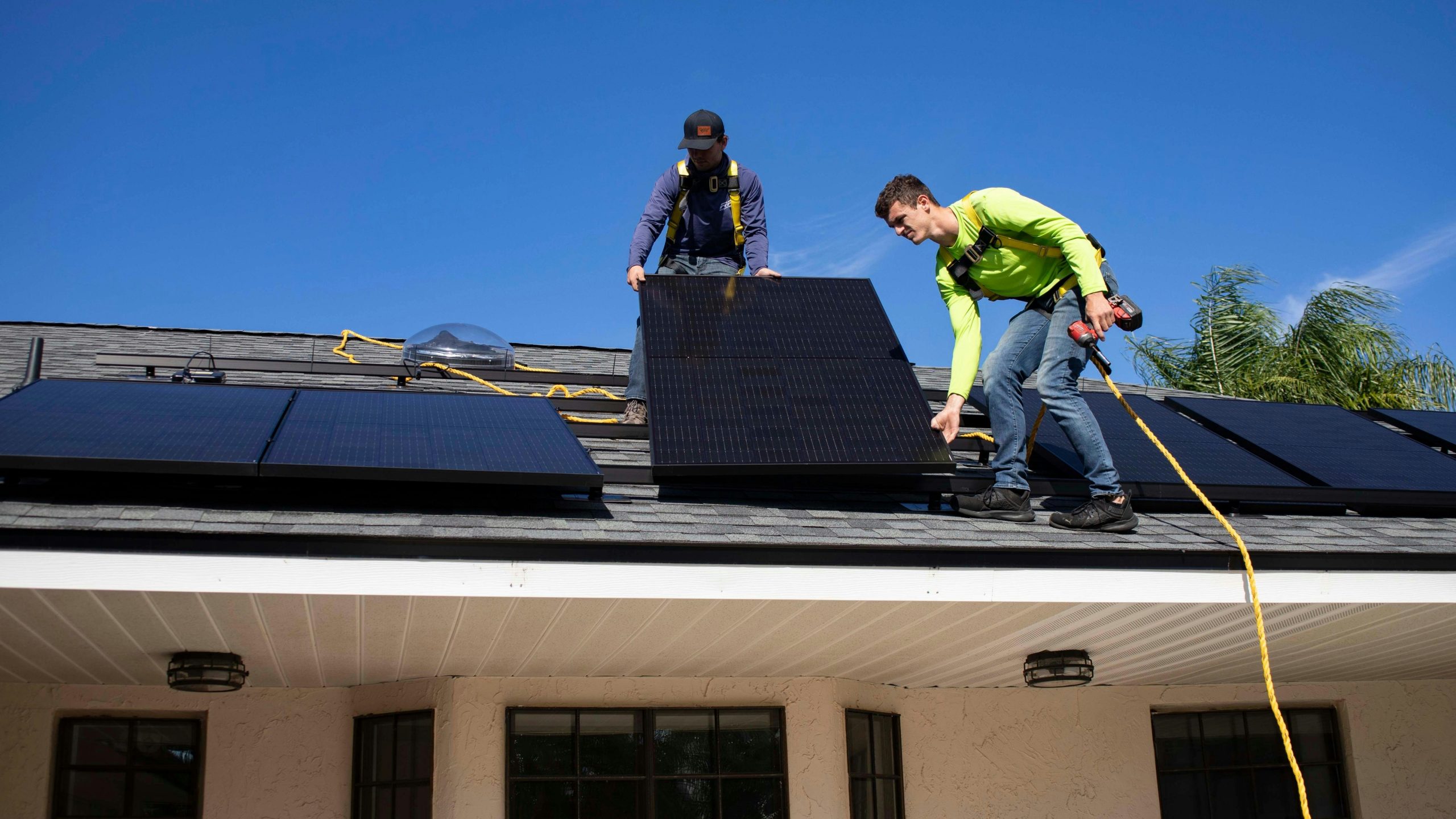 découvrez les nouvelles aides photovoltaïques de 2025 pour optimiser votre investissement dans l'énergie solaire. informez-vous sur les subventions, les crédits d'impôt et les initiatives gouvernementales qui vous aideront à rendre votre projet d'installation photovoltaïque plus accessible et rentable.