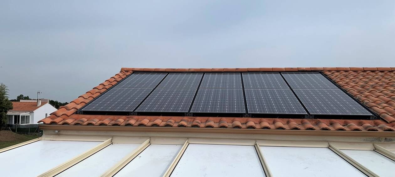 découvrez notre guide complet sur l'aide photovoltaïque : subventions, crédits d'impôt et conseils pour financer vos projets d'énergie solaire. maximisez vos économies tout en contribuant à la transition énergétique.