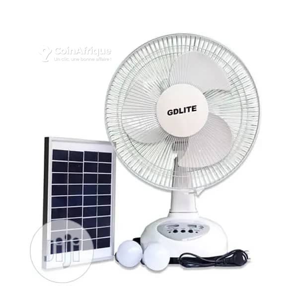 découvrez notre ventilateur alimenté par panneaux solaires, une solution écologique et économique pour rafraîchir votre espace. profitez d'une circulation d'air agréable tout en réduisant votre empreinte carbone grâce à cette technologie innovante.