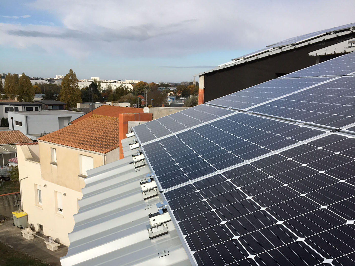 découvrez alma solar, votre partenaire en énergie solaire, offrant des solutions innovantes et durables pour une transition énergétique réussie. profitez des avantages de l'énergie solaire pour réduire votre empreinte carbone et réaliser des économies sur vos factures d'électricité.
