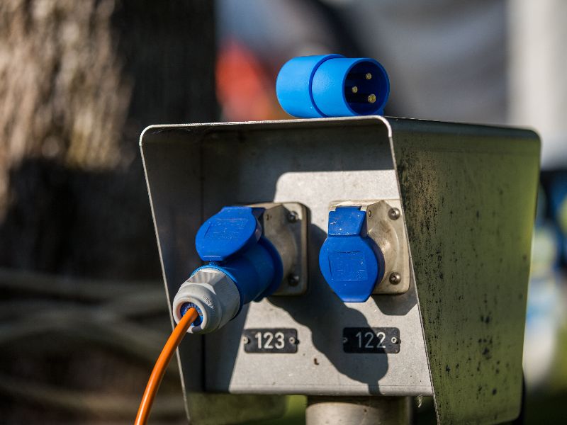 découvrez tout ce qu'il faut savoir sur l'ampérage des climatiseurs : comment le mesurer, son importance pour l'efficacité énergétique et les conseils pour optimiser votre consommation électrique.
