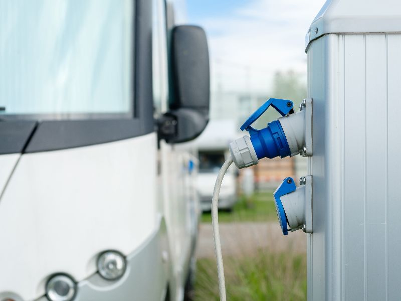 découvrez tout ce qu'il faut savoir sur les ampères pour votre camping-car : astuces, conseils pratiques et informations essentielles pour optimiser l'utilisation de votre énergie et profiter pleinement de vos aventures en plein air.