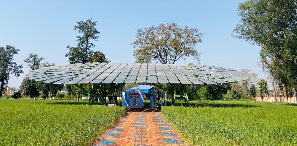découvrez l'arbre solaire, une innovation écologique qui combine art et technologie pour produire de l'énergie renouvelable tout en embellissant nos espaces urbains. un symbole de durabilité et de modernité, cet arbre unique capte la lumière du soleil pour alimenter les dispositifs électroniques et éclairer les lieux publics. plongez dans l'univers des énergies vertes avec cette magnifique création.